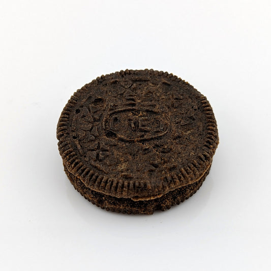 Eriko Kobayashi Oreo, 2024 Glass Sculpture Approx. 41 x 13 mm From Eriko Kobayashi's Hyper-Realistic Glass Food Series