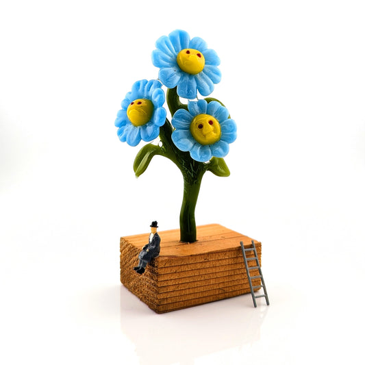 Ethan Windy
Blue Meanies, 2024
Glass Sculpture
Approx. 52 x 38 x 115 mm
Signed + Dated by the artist. From Ethan Windy's Giant Flowers Series