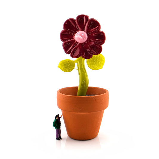 Ethan Windy
Carl, 2024
Glass Sculpture
Approx. 47 mm diameter | 108 mm tall
From Ethan Windy's Giant Flowers Series