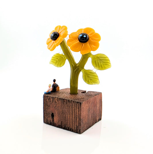 Ethan Windy
Golden Duo, 2024
Glass Sculpture
Approx. 38 x 38 x 82 mm
From Ethan Windy's Giant Flowers Series