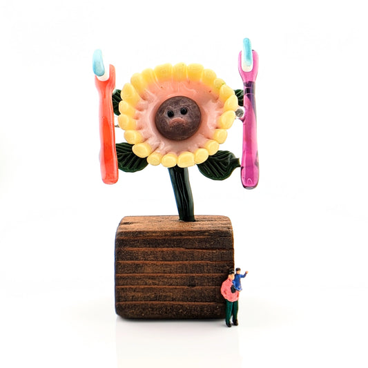 Ethan Windy
Hygien-ica Mature, 2024
Glass Sculpture
Approx. 47 x 35 x 108 mm
From Ethan Windy's Giant Flowers Series