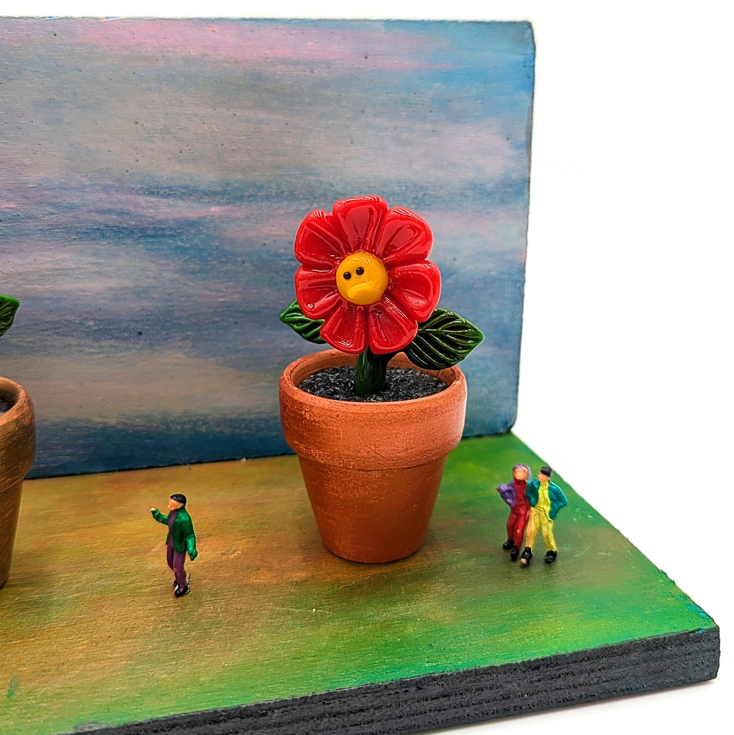 Ethan Windy
Land of the Giants, 2024
Glass Sculpture
Potted flower (each): 41 mm diameter | 86 mm tall
Hand painted wood base: 12 x 5 in
Signed + Dated by the artist. Ethan Windy's Giant Flowers Series