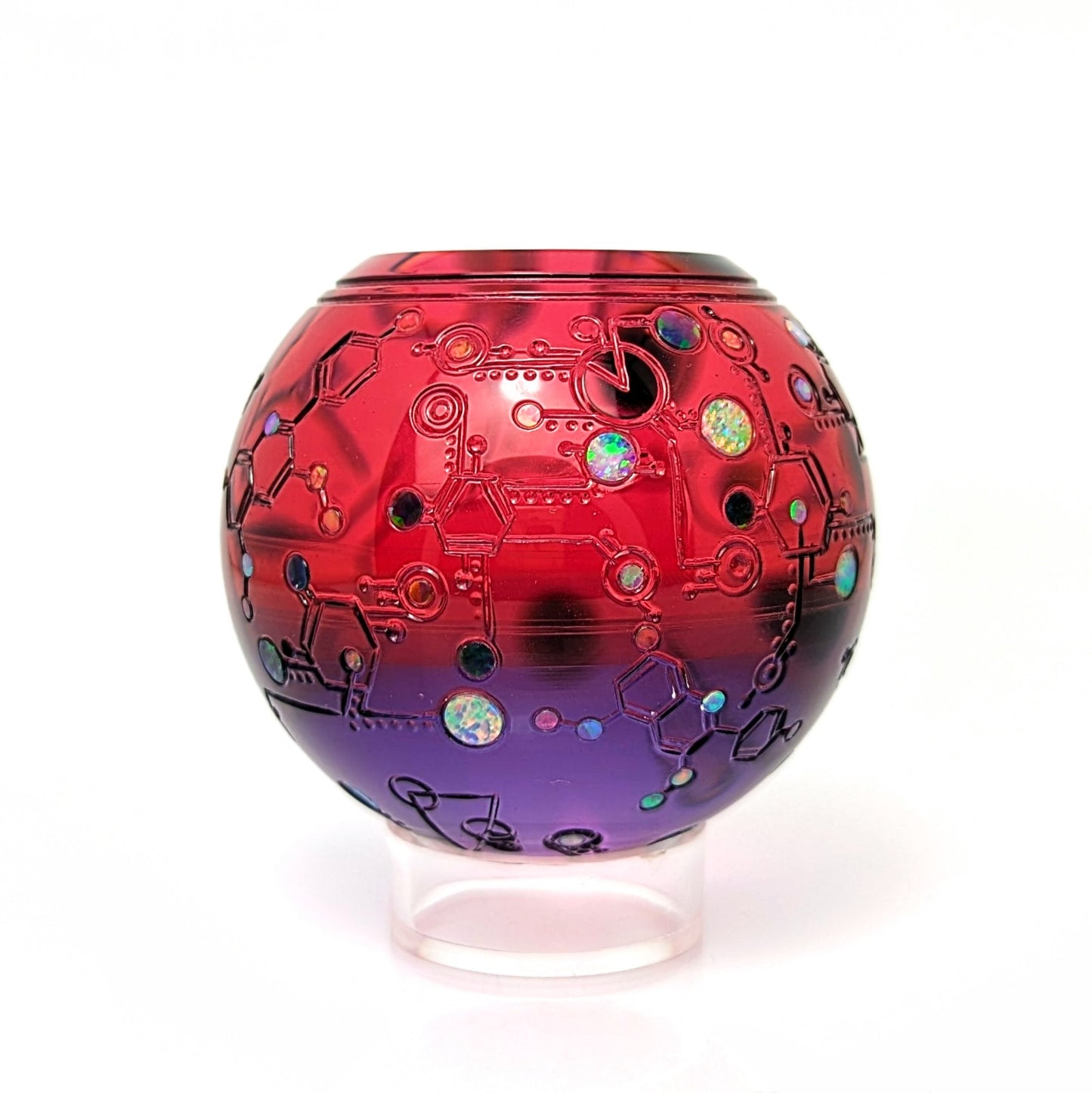 Murdoc (David Trout)
Pelargonin Molecular Decoded Marble, 2024
CFL Reactive Borosilicate Glass Marble
63 mm
Hand blown and cold-worked glass created by Murdoc (David Trout). Signed + Dated by the artist