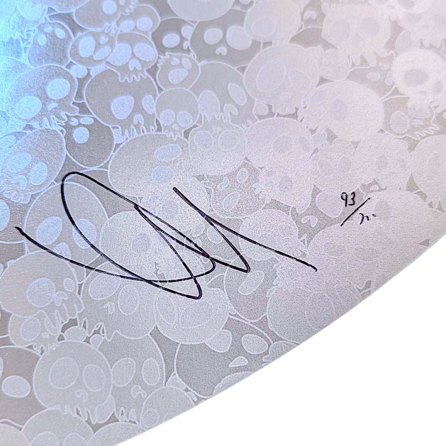 Takashi Murakami
Re: Flowers for Algernon, 2025
Offset lithograph + cold stamp + high gloss varnishing
22 in diameter
Edition of 300
Hand signed + numbered by the artist
© Takashi Murakami/Kaikai Kiki Co., Ltd. All Rights Reserved.