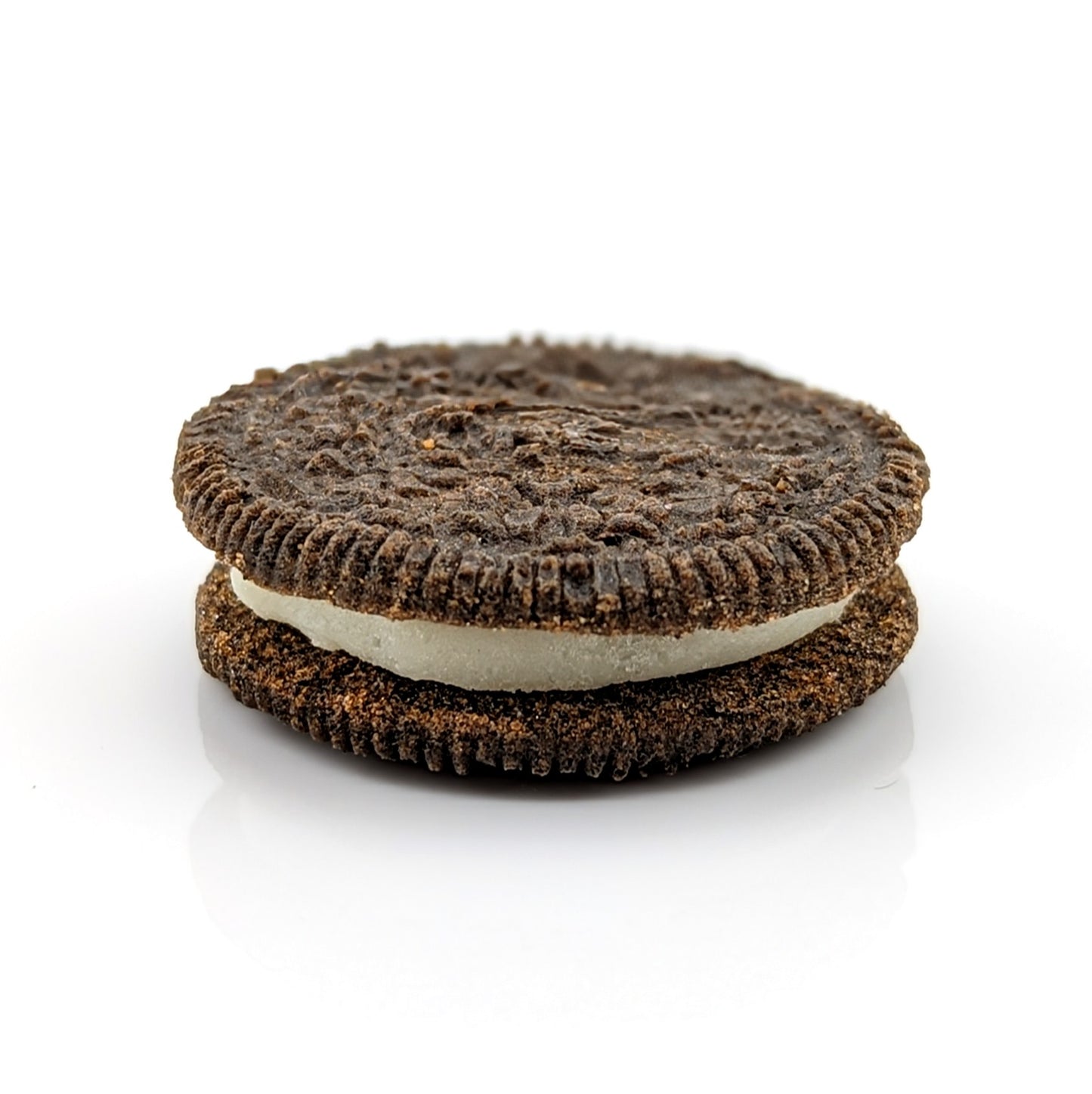 riko Kobayashi Oreo, 2024 Glass Sculpture Approx. 40 x 13 mm  From Eriko Kobayashi's Hyper-Realistic Glass Food Series