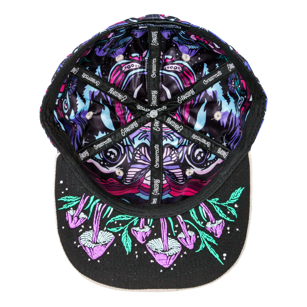 Ellie Paisley x Grassroots Bear Floral Fitted Hat

- Embroidered Artwork 
- Square Brim 
- Satin Lining 