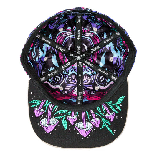 Ellie Paisley x Grassroots Bear Floral Fitted Hat

- Embroidered Artwork 
- Square Brim 
- Satin Lining 