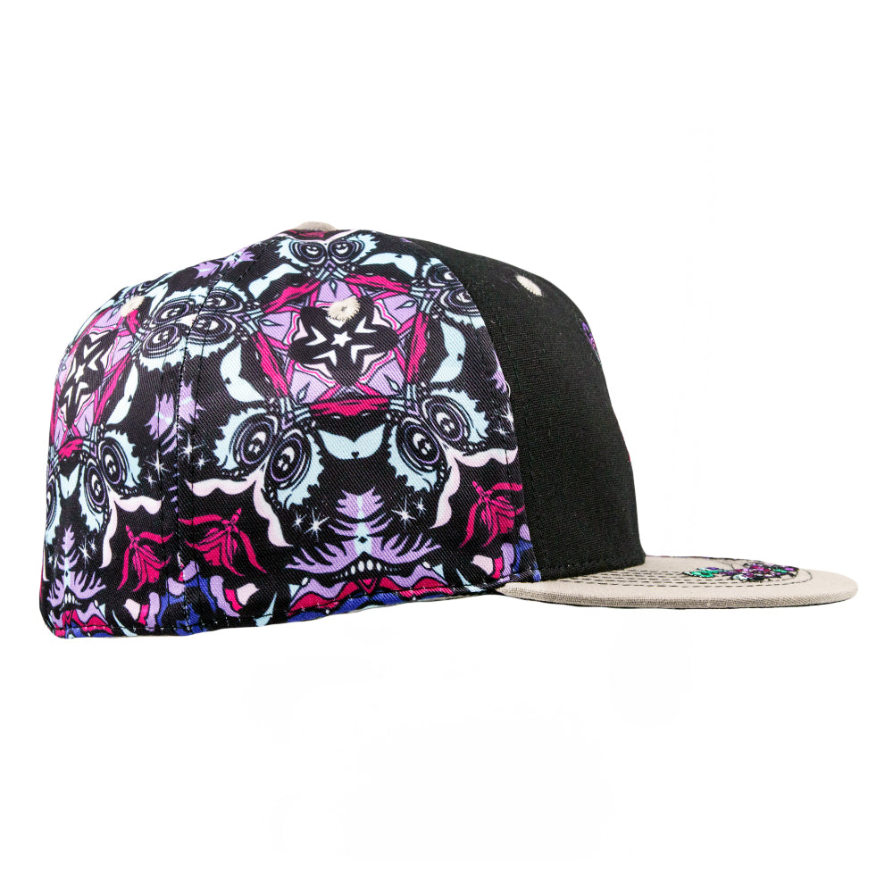 Ellie Paisley x Grassroots Bear Floral Fitted Hat

- Embroidered Artwork 
- Square Brim 
- Satin Lining 
