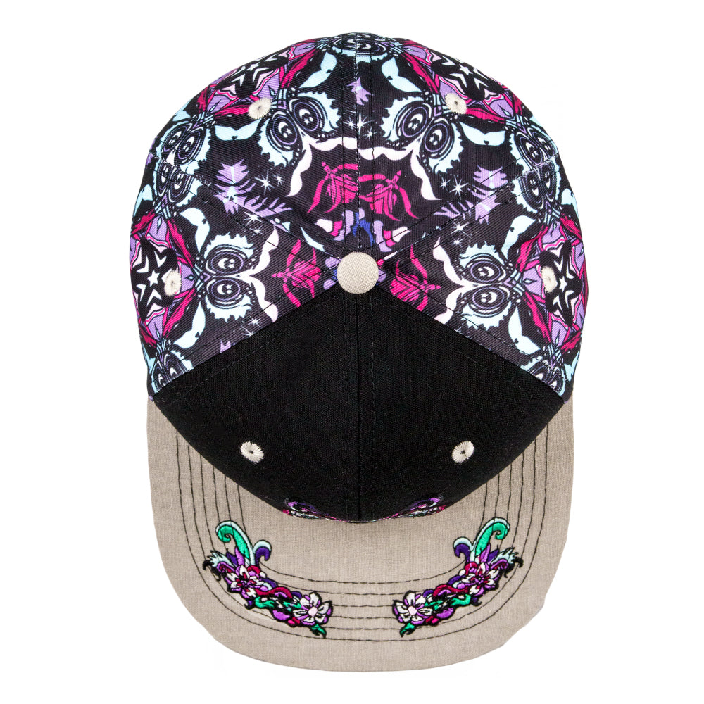 Ellie Paisley x Grassroots Bear Floral Fitted Hat

- Embroidered Artwork 
- Square Brim 
- Satin Lining 