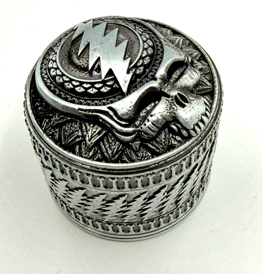The Grateful Grinder. Designed by Zoltron. The best Grinder in the known universe. Limited Edition of 600 Extreme Quality, 4-piece aluminum Grinder 2.5" Tall X 2.5" Wide Sculpted Aluminum cast. Laser etched bottom About the Anodized Finish: You can expect some subtle variation in the anodized finish. Anodizing is a food safe surface conversion finish, where the color becomes part of the aluminum rather than sitting on top like paint. Subtle variations in tone and how fine details appear are a natural part o
