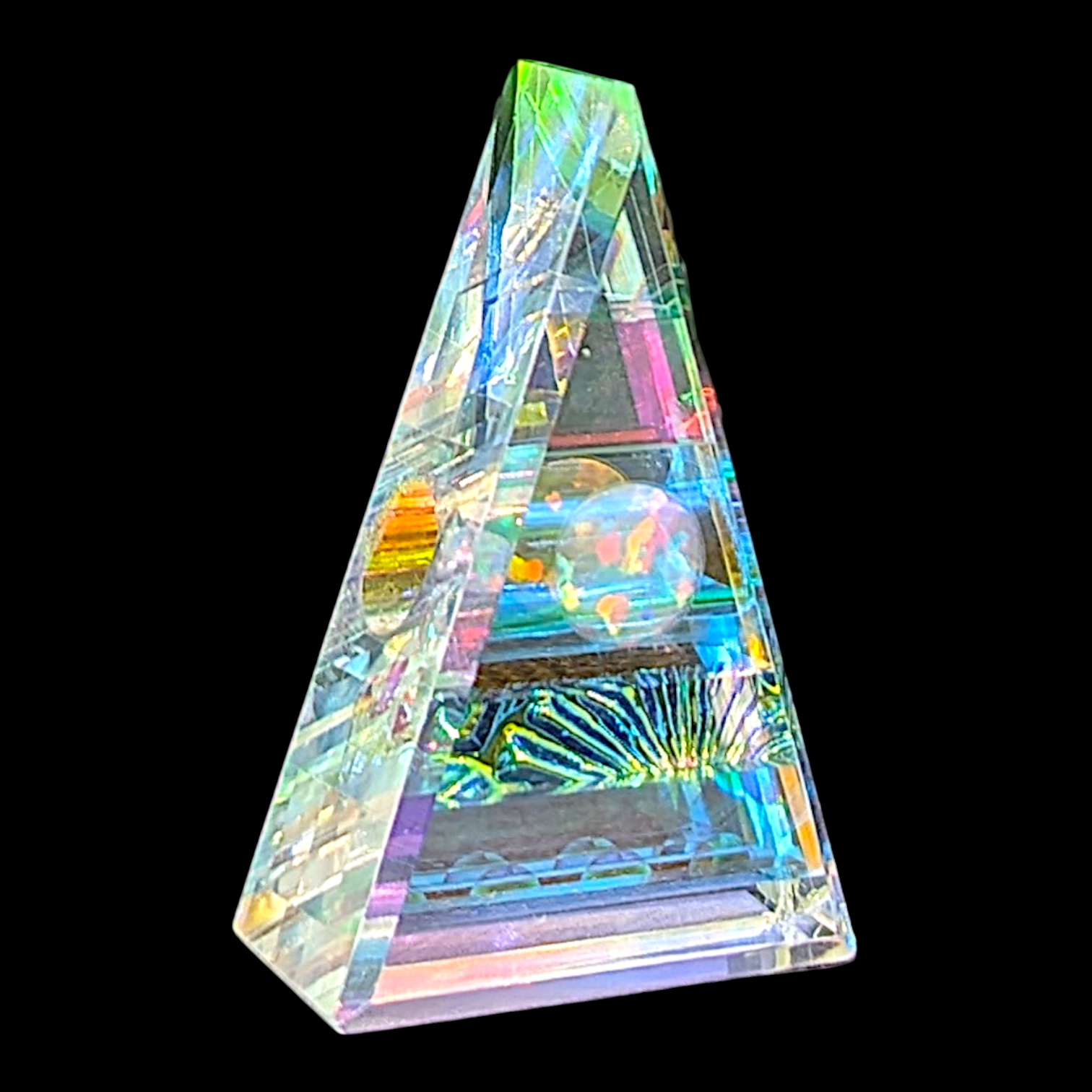 Boro Barto (Dan Barto) 
Dichroic glass pendant with opal 
Approx. 12 x 22 x 35 mm 