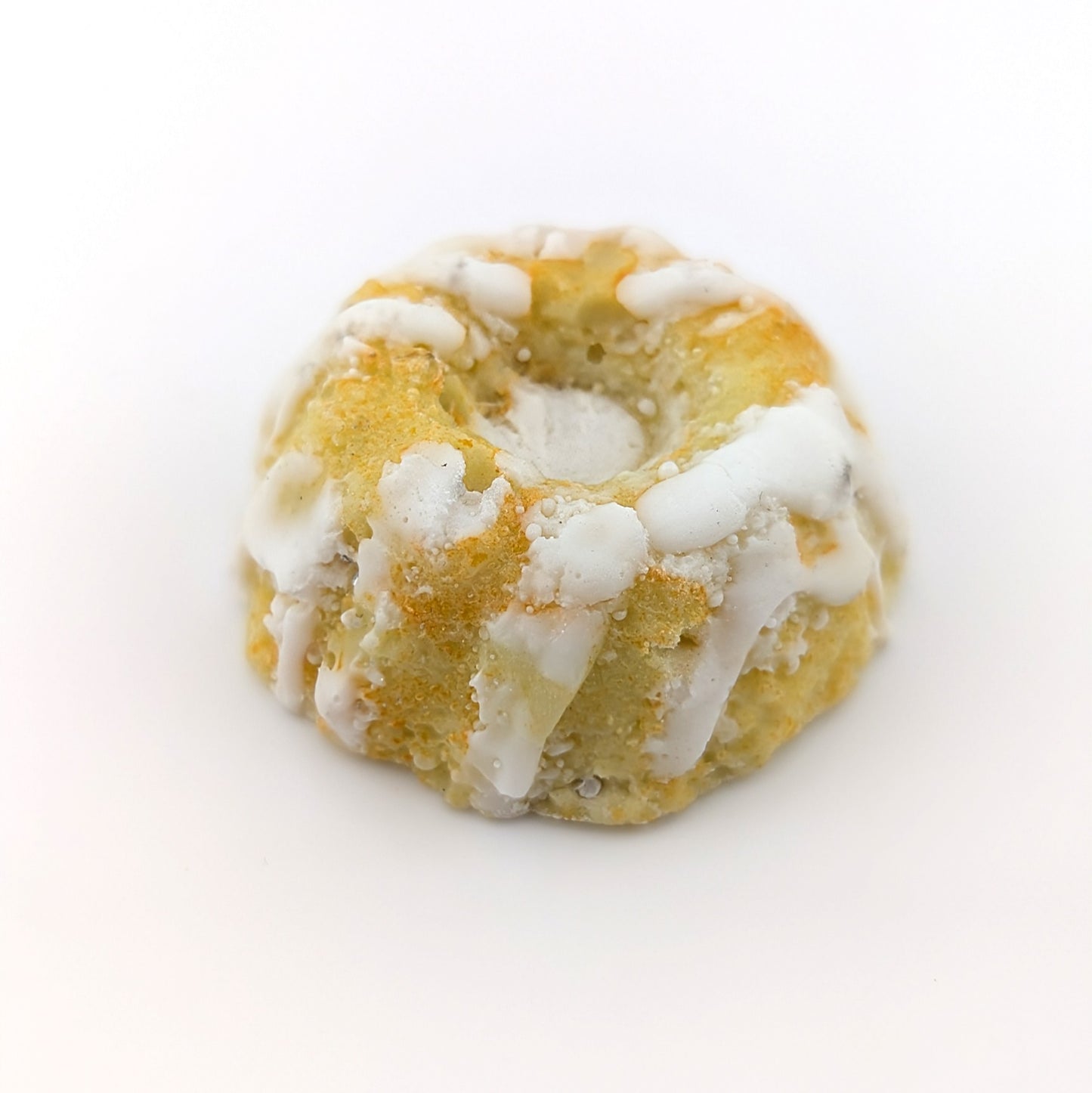 Eriko Kobayashi
Mini Bundt Cake, 2024
Glass Sculpture
Approx. 54 x 54 x 22 mm

From Eriko Kobayashi's Hyper-Realistic Glass Food Series