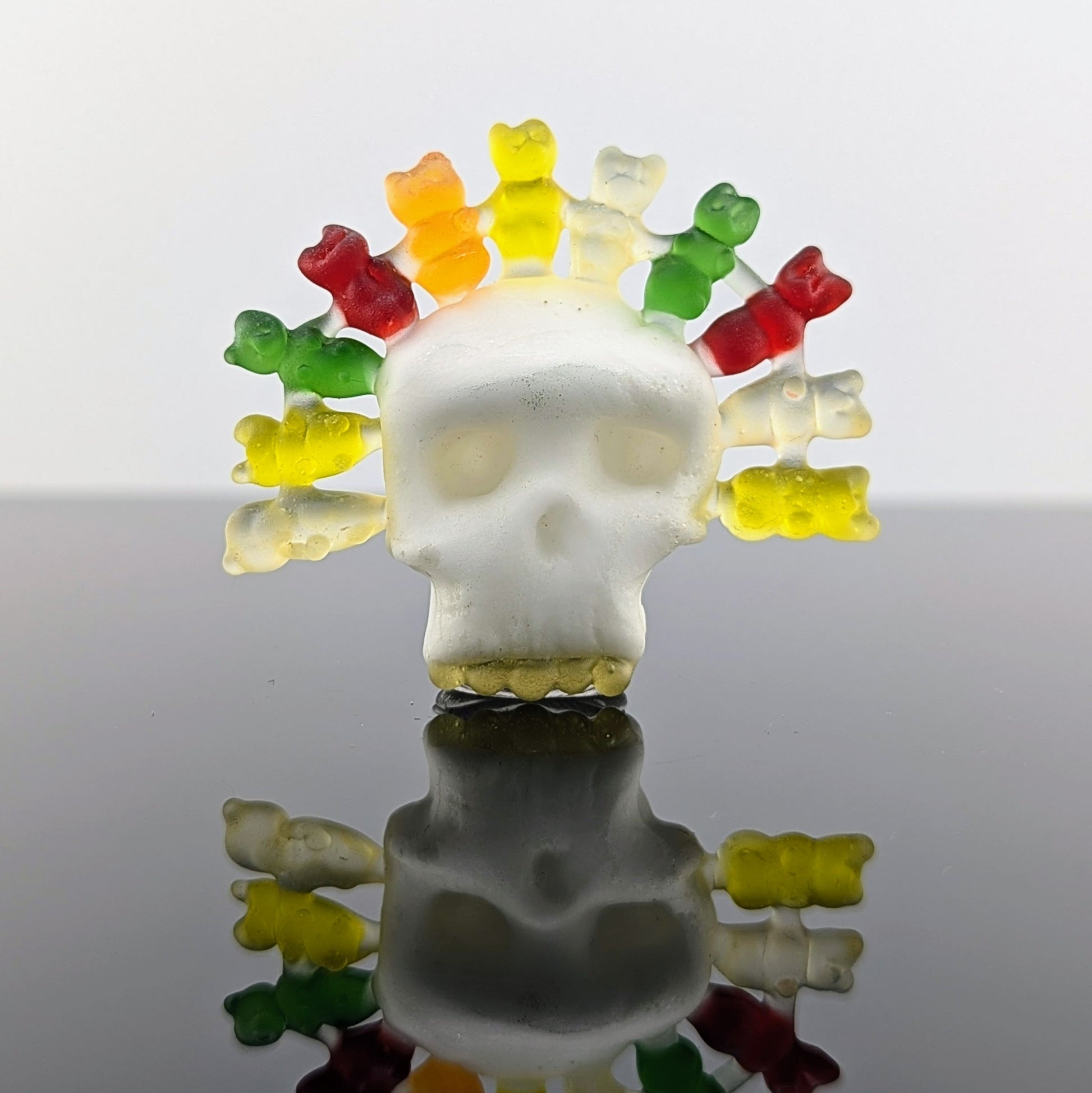 Eriko Kobayashi x Ethan Windy
Untitled (Skull with Gummy Bear Crown), 2024
Glass Sculpture
Approx 46 x 52 x 10 mm