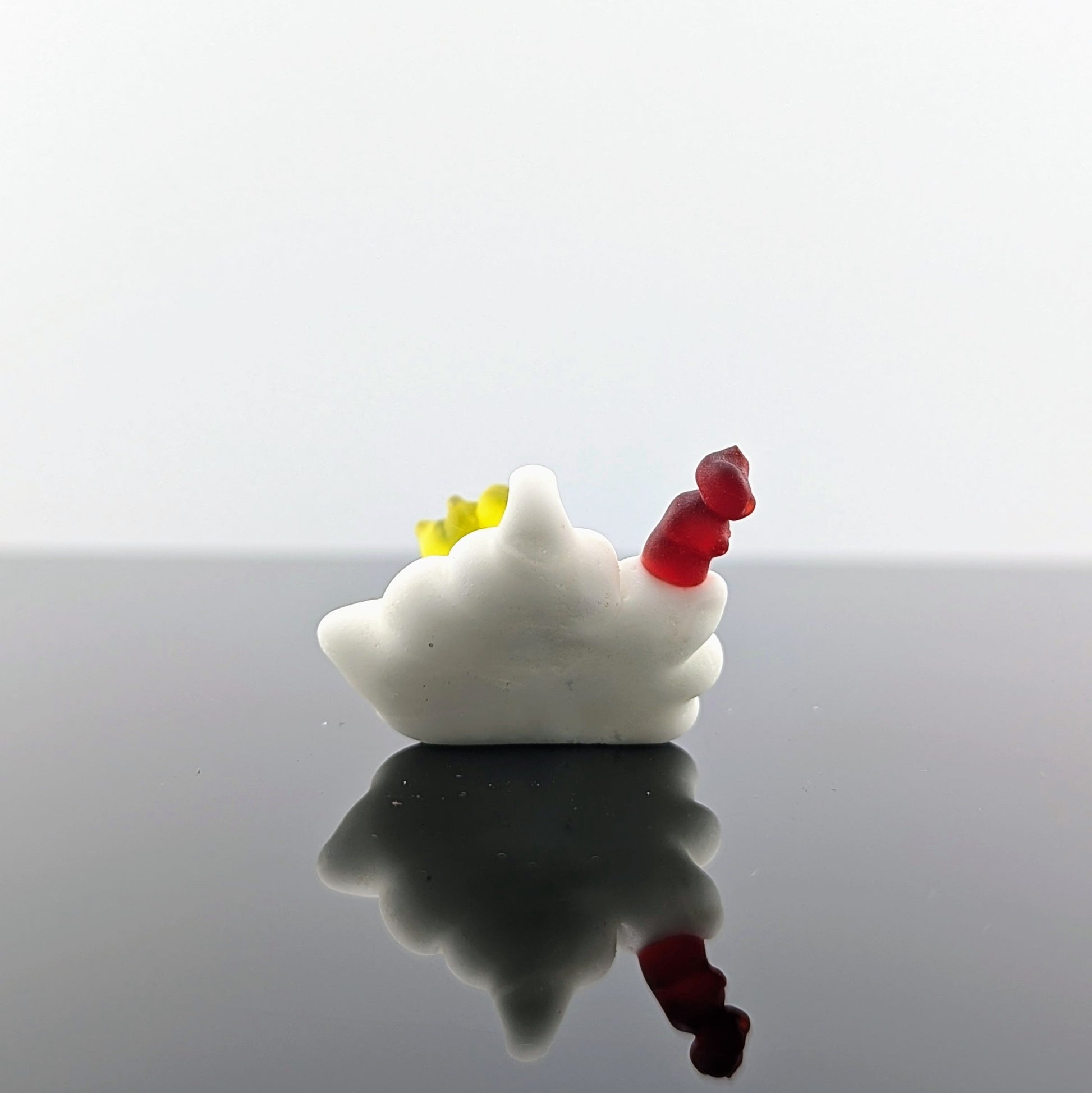 Eriko Kobayashi x Ethan Windy
Untitled (Cloud with Gummy Bears & Rainbow Tongue), 2024
Glass Sculpture
Approx. 38 x 34 x 28 mm