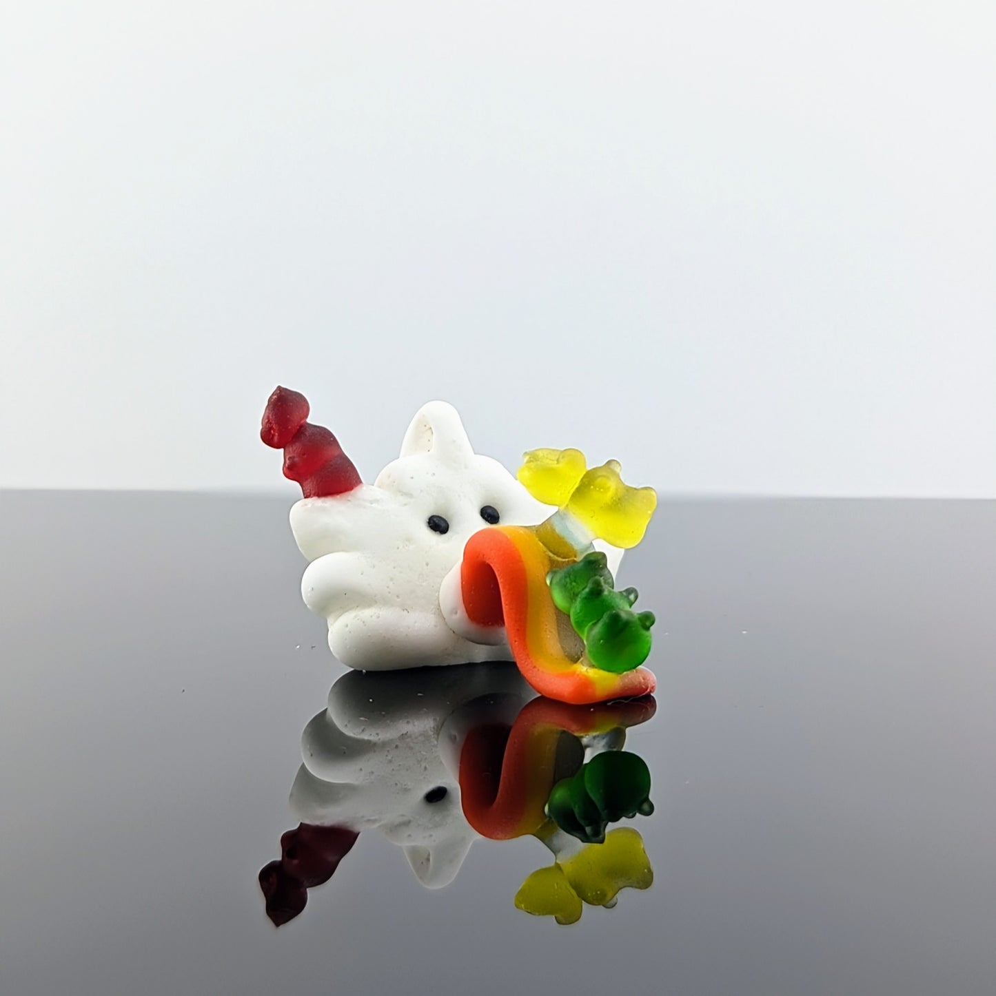 Eriko Kobayashi x Ethan Windy
Untitled (Cloud with Gummy Bears & Rainbow Tongue), 2024
Glass Sculpture
Approx. 38 x 34 x 28 mm