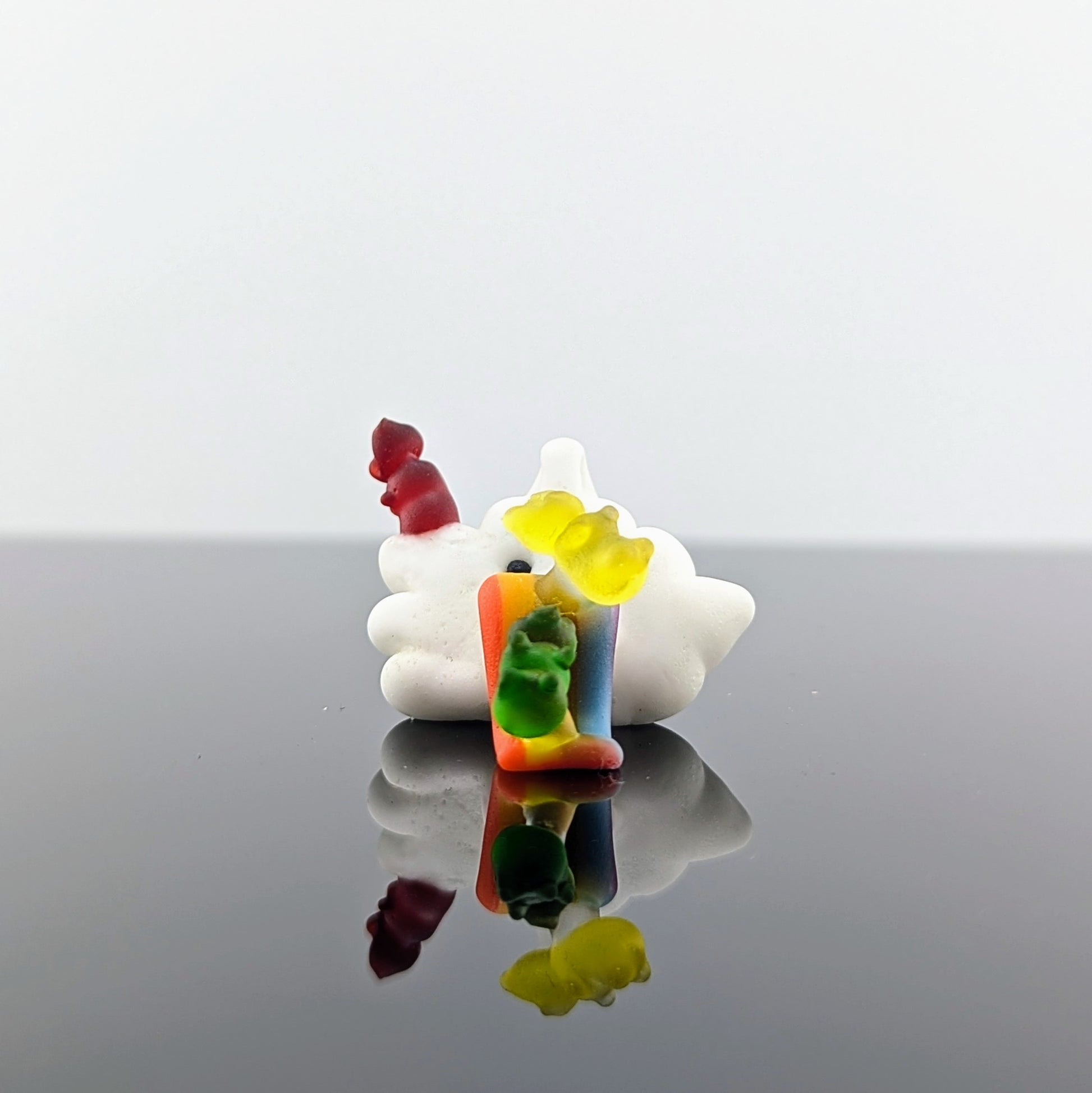 Eriko Kobayashi x Ethan Windy
Untitled (Cloud with Gummy Bears & Rainbow Tongue), 2024
Glass Sculpture
Approx. 38 x 34 x 28 mm