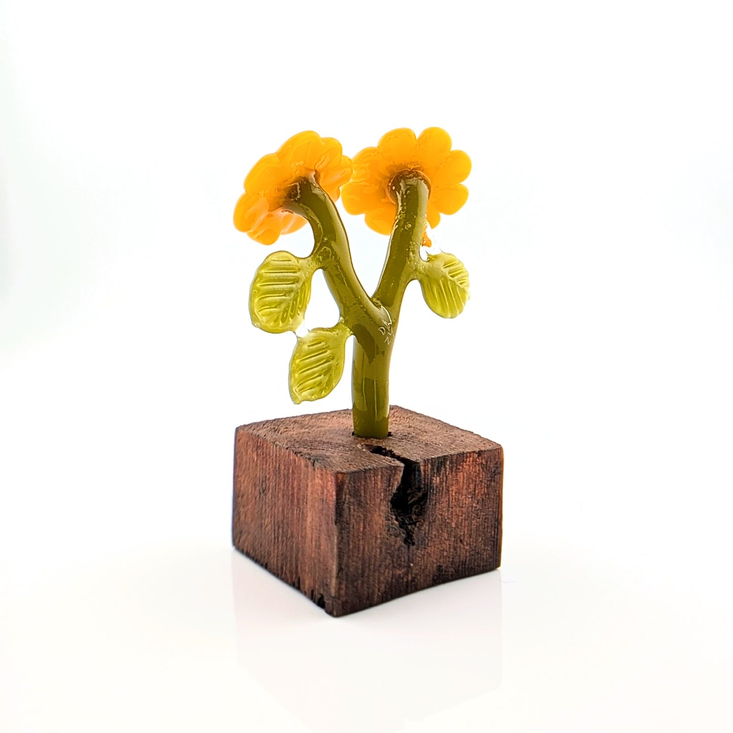 Ethan Windy
Golden Duo, 2024
Glass Sculpture
Approx. 38 x 38 x 82 mm

From Ethan Windy's Giant Flowers Series 