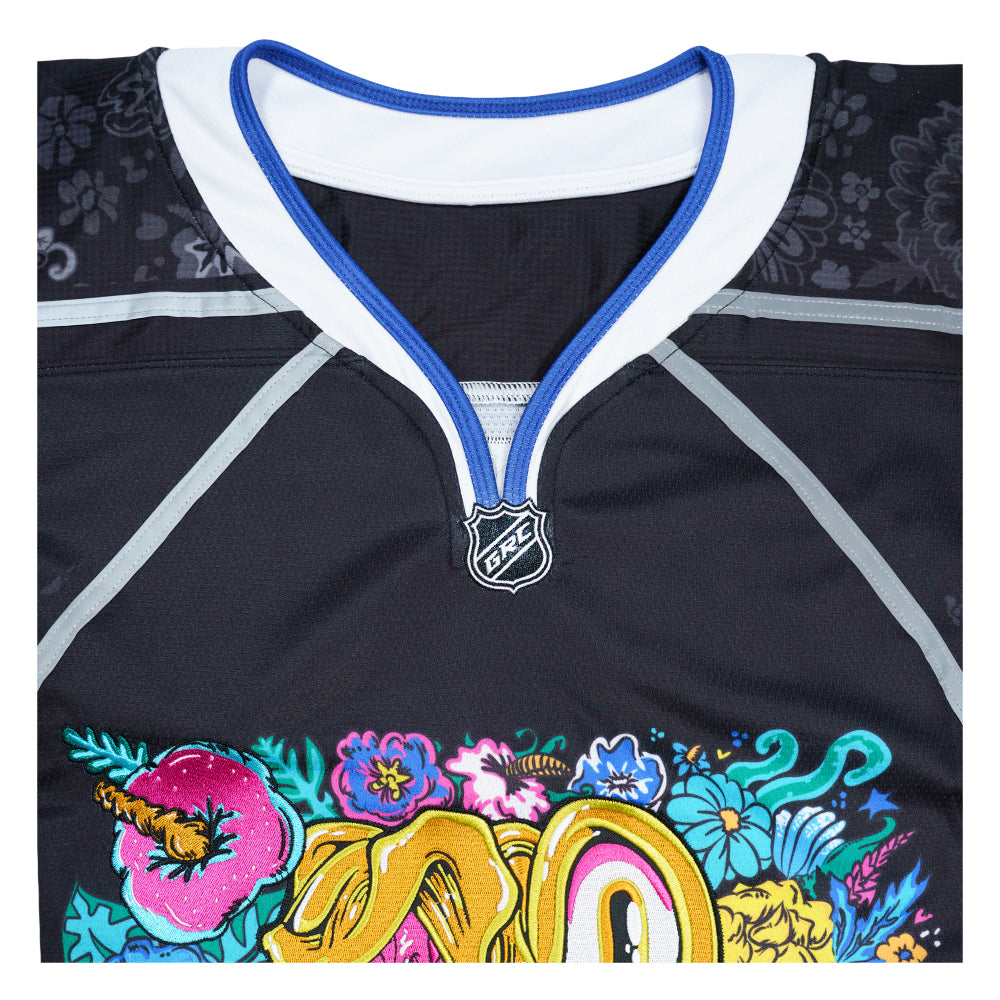 Melty Bros (Aaron Brooks x Vincent Gordon) Black Hockey Jersey LE:250
- Exclusive Melty Bros artwork designed by Aaron Brooks and Vincent Gordon 
- High quality embroidery and construction 
- Limited edition of 250 
- Premium materials with a comfortable, game ready feel 
- Signature Grassroots detailing throughout 