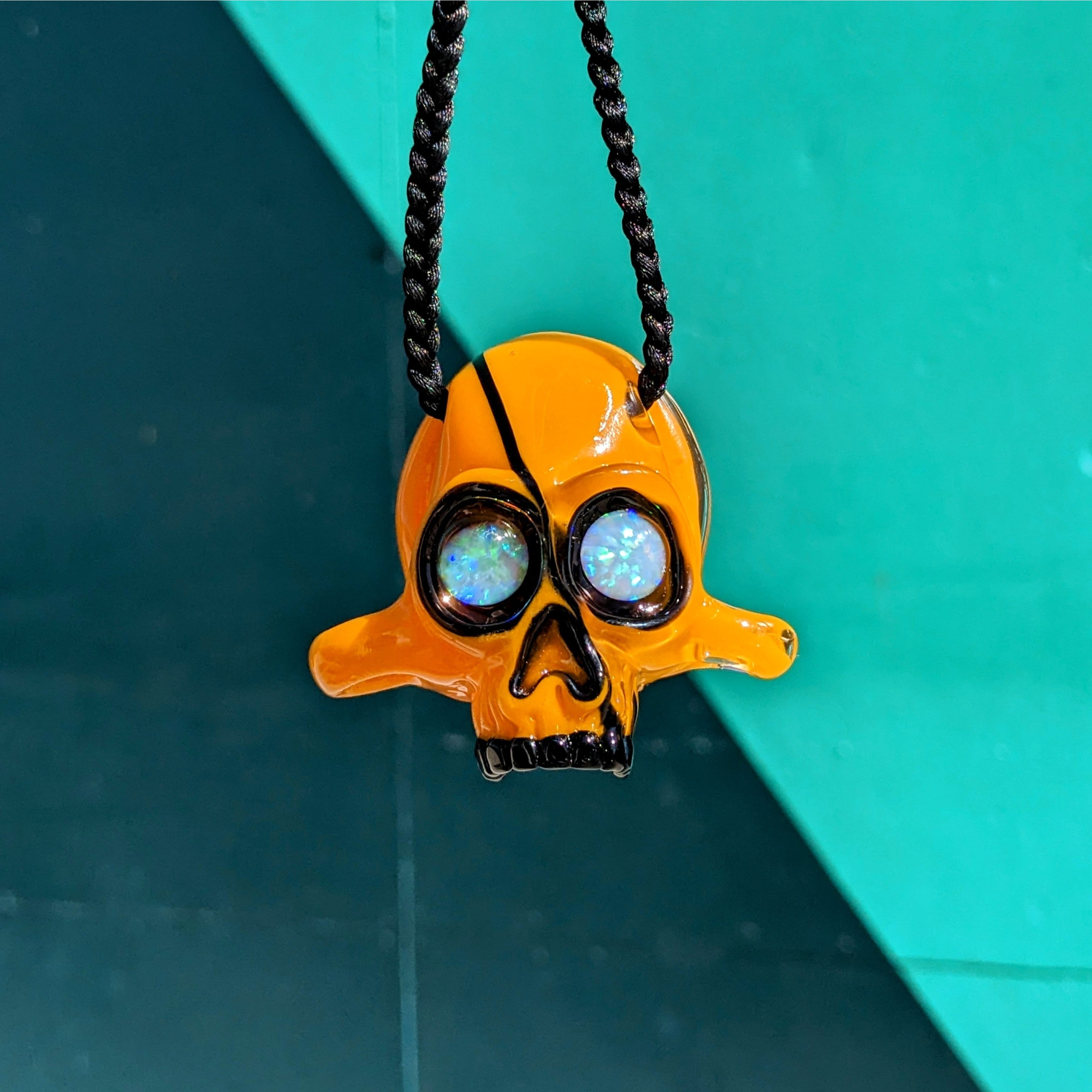 Glass on sale skull pendant