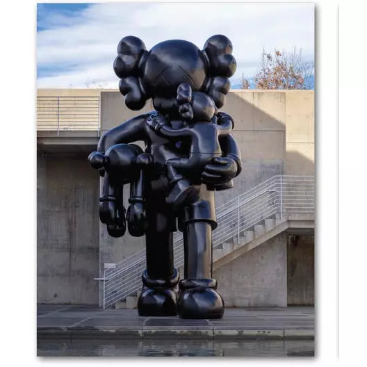 In CLEAN SLATE, 2018, the central figure strides forward, embracing smaller, childlike figures in each arm, a gesture recognizable to anyone who has found themselves in the company of two tired toddlers. Featuring KAWS’s iconic COMPANION characters, the bronze sculpture stands 21 feet tall and overlooks the museum pond.